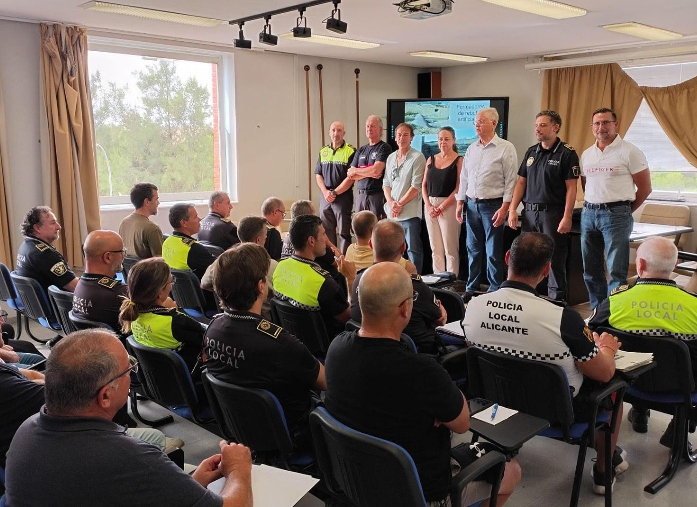 Formación de policías locales y bomberos frente a inundaciones en Alicante
