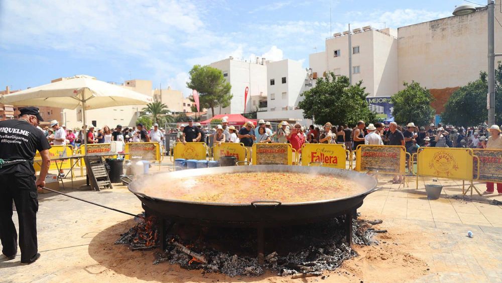 Paella Popular en las Fiestas del Cristo de la Paz en Sant Joan d'Alacant Paella Popular en las Fiestas del Cristo de la Paz en Sant Joan d'Alacant