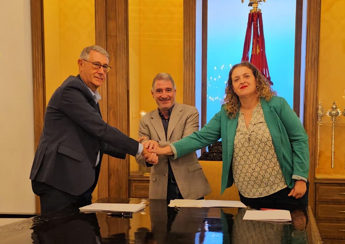 Firma del convenio de colaboración entre Orihuela y la CHS