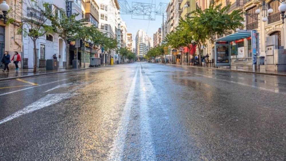 Aigualeig i neteja de la rambla després d'un carnestoltes