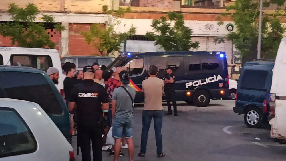 Aixecament d'actes de sanció en el mercadet il·legal d'Alacant Aixecament d'actes de sanció en el mercadet il·legal d'Alacant