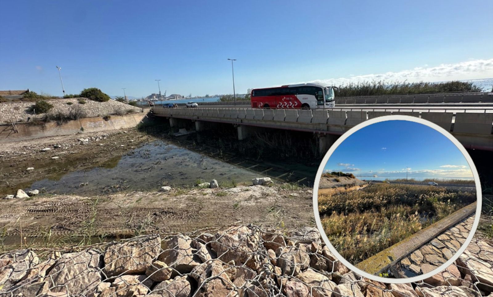 Antes (en pequeño) y después del desbroce en el barranco de Agua Amarga en Alicante