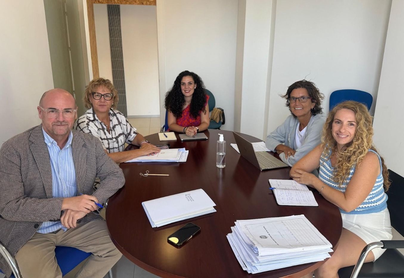 La concejala de Sanidad, Cristina Cutanda, junto a los representantes del jurado de los Premios de la Salud de Alicante