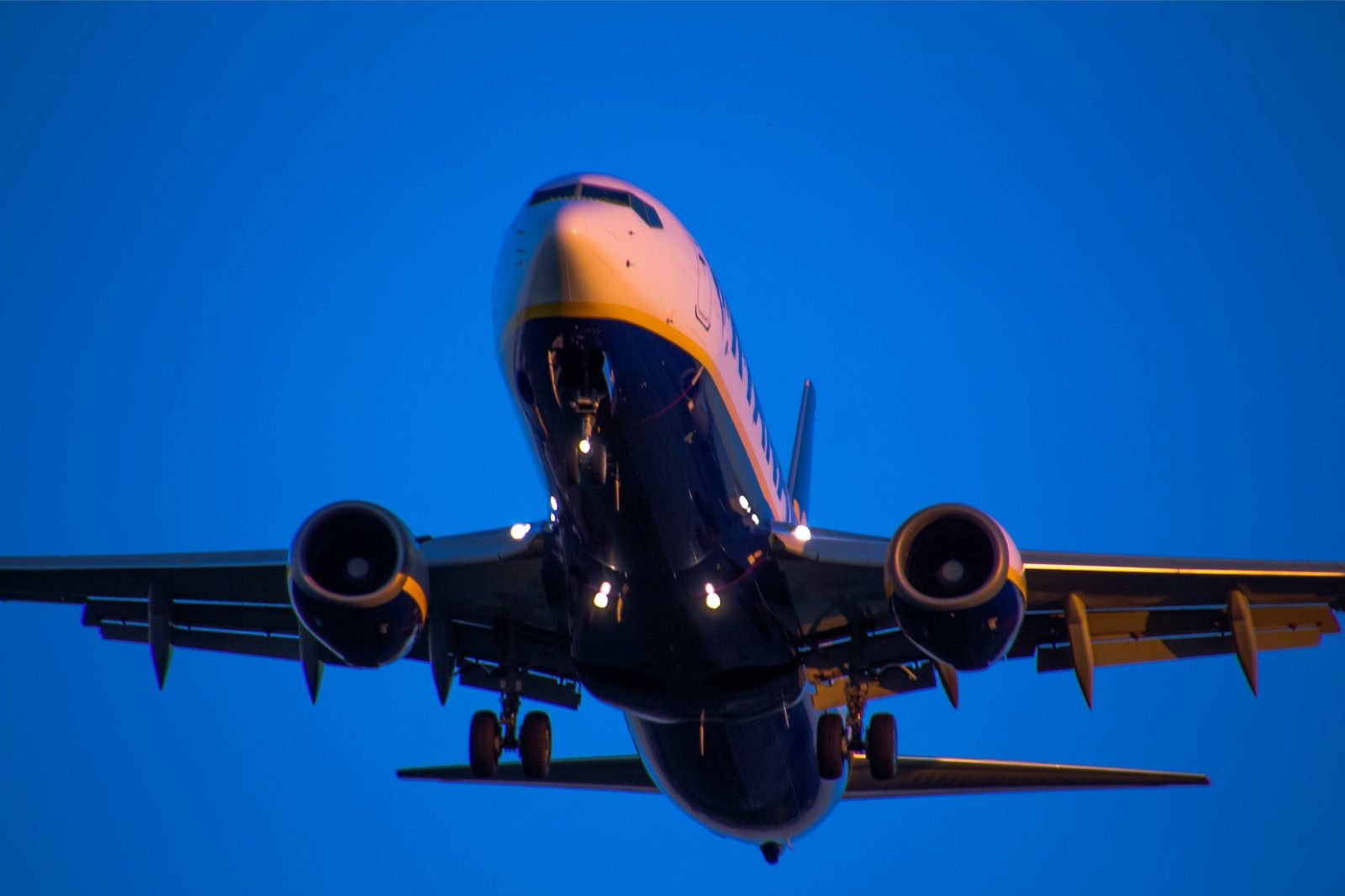 Un avió de Ryanair aterriza en el aeropuerto Alicante-Elche