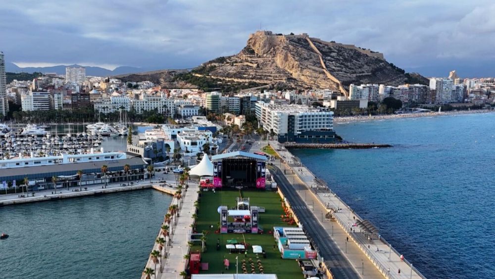 Recinto de El Muelle Live en Alicante en la Zona Volvo del Puerto