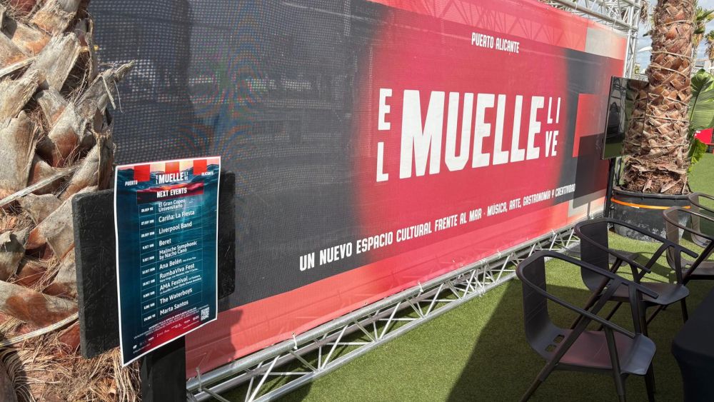 Cartel de próximos eventos en El Muelle Live