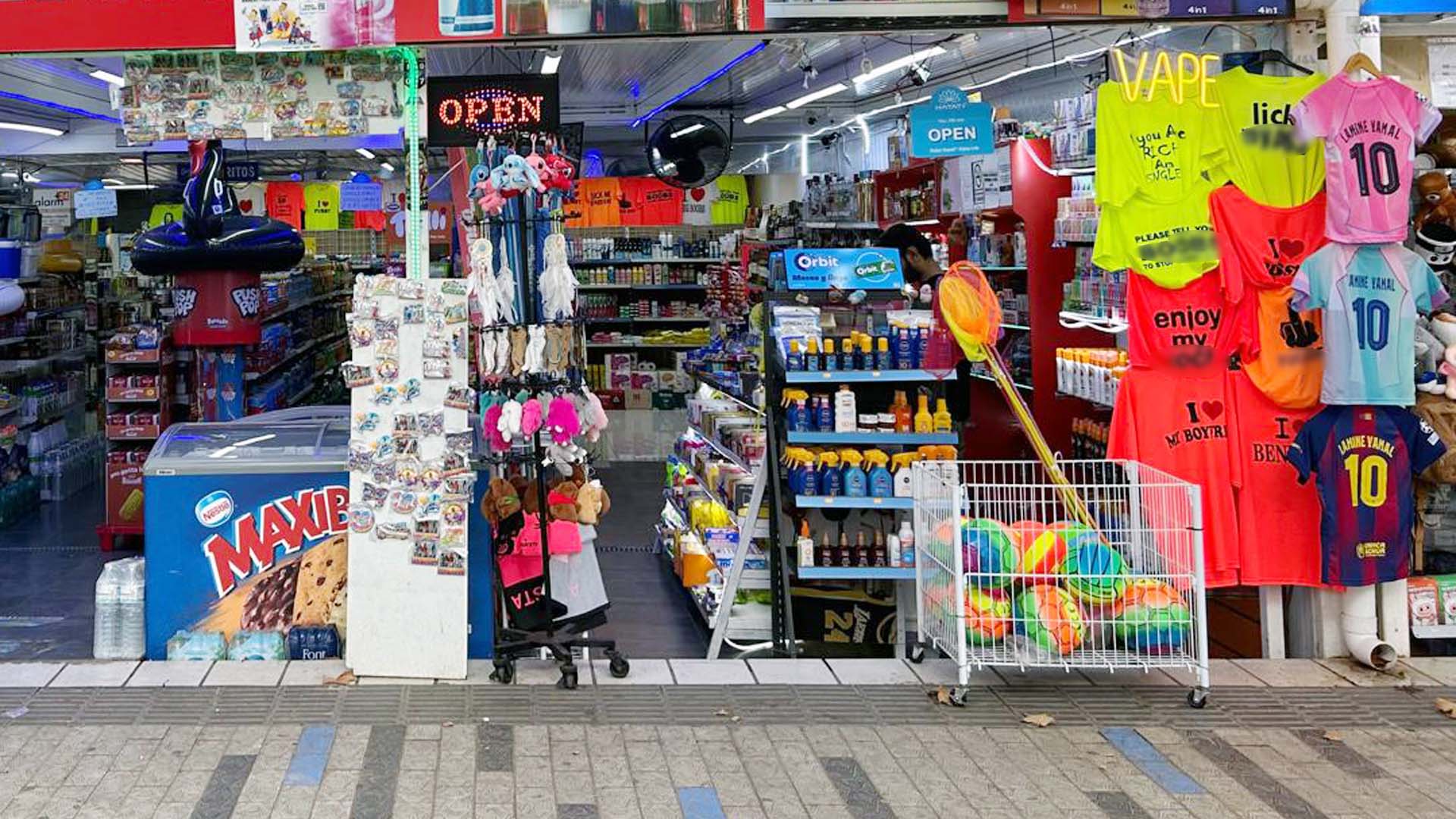 Escaparate de un comercio en Benidorm