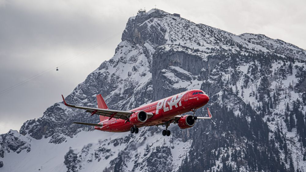 Un avió de Fly Play aterra a Islàndia