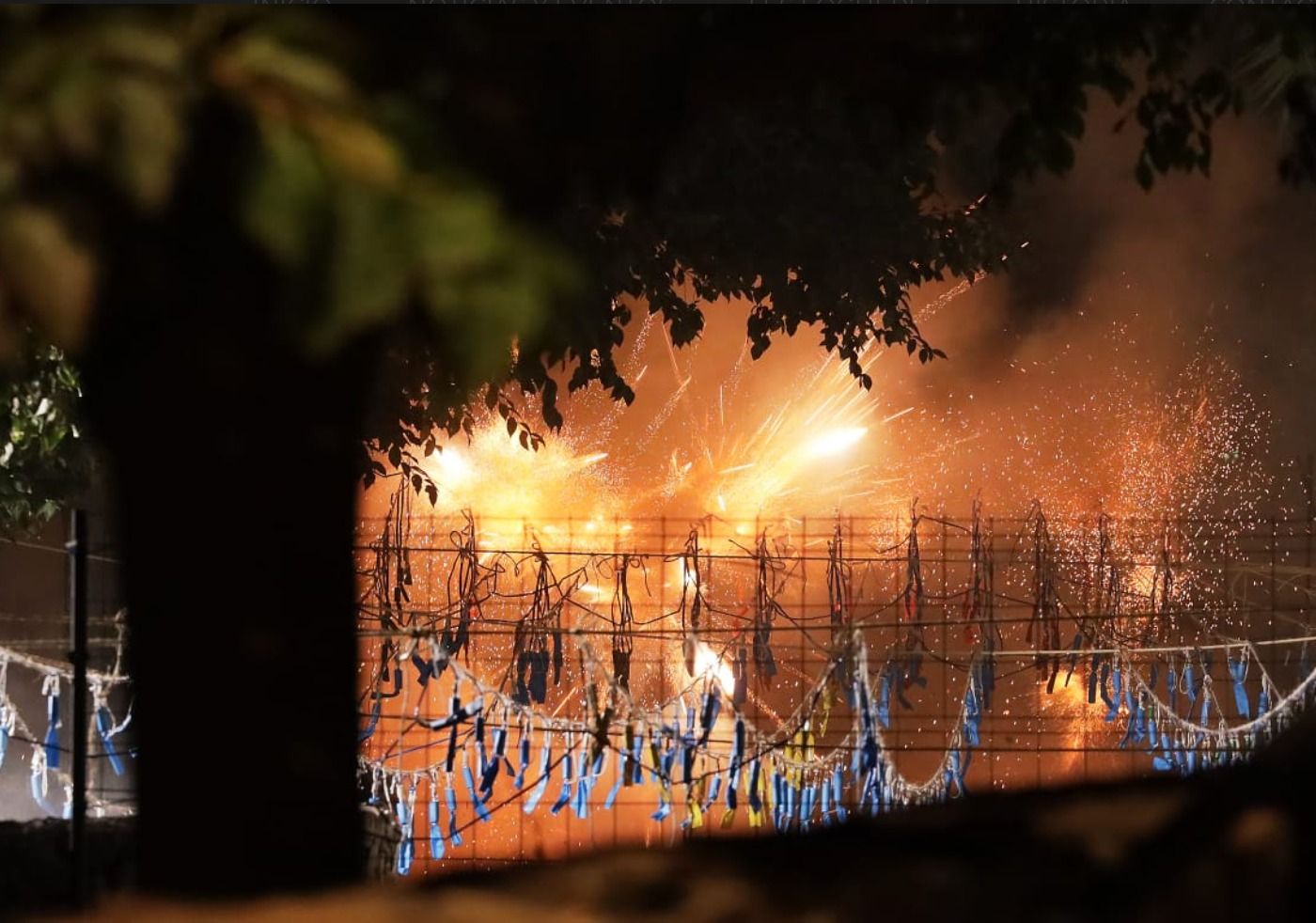 Mascletà nocturna del ciclo 'Pólvora tot l'Any' en la ciudad de Alicante