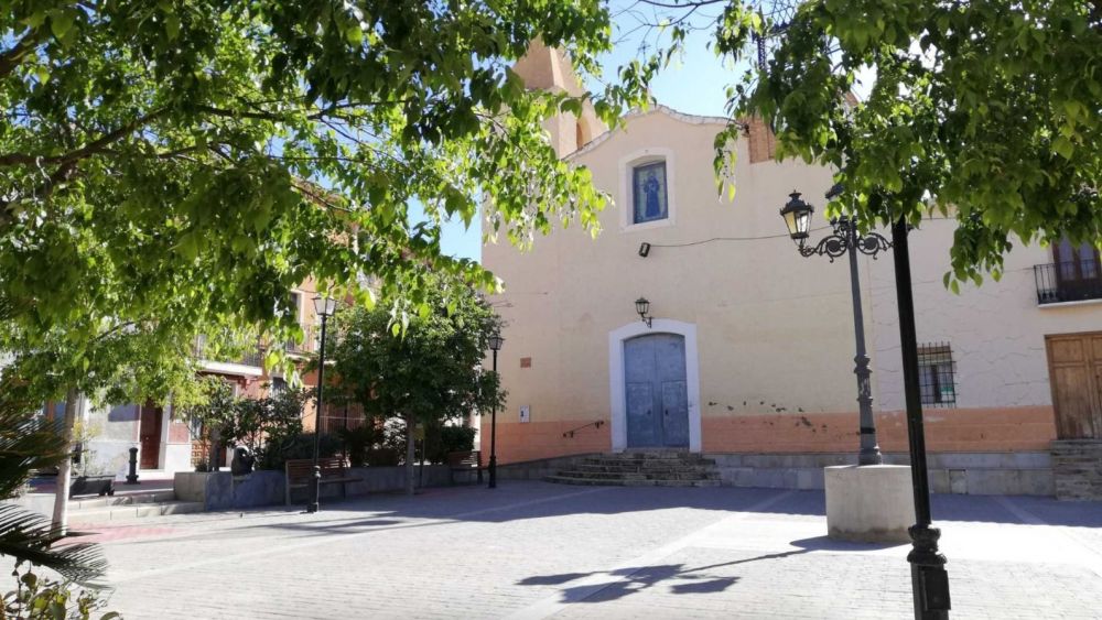 Plaza céntrica en el municipio de Aiguës Plaza céntrica en el municipio de Aiguës