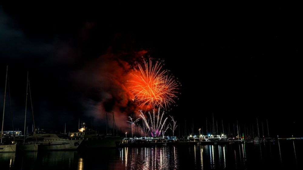 Un castell de focs artificials des del Port
