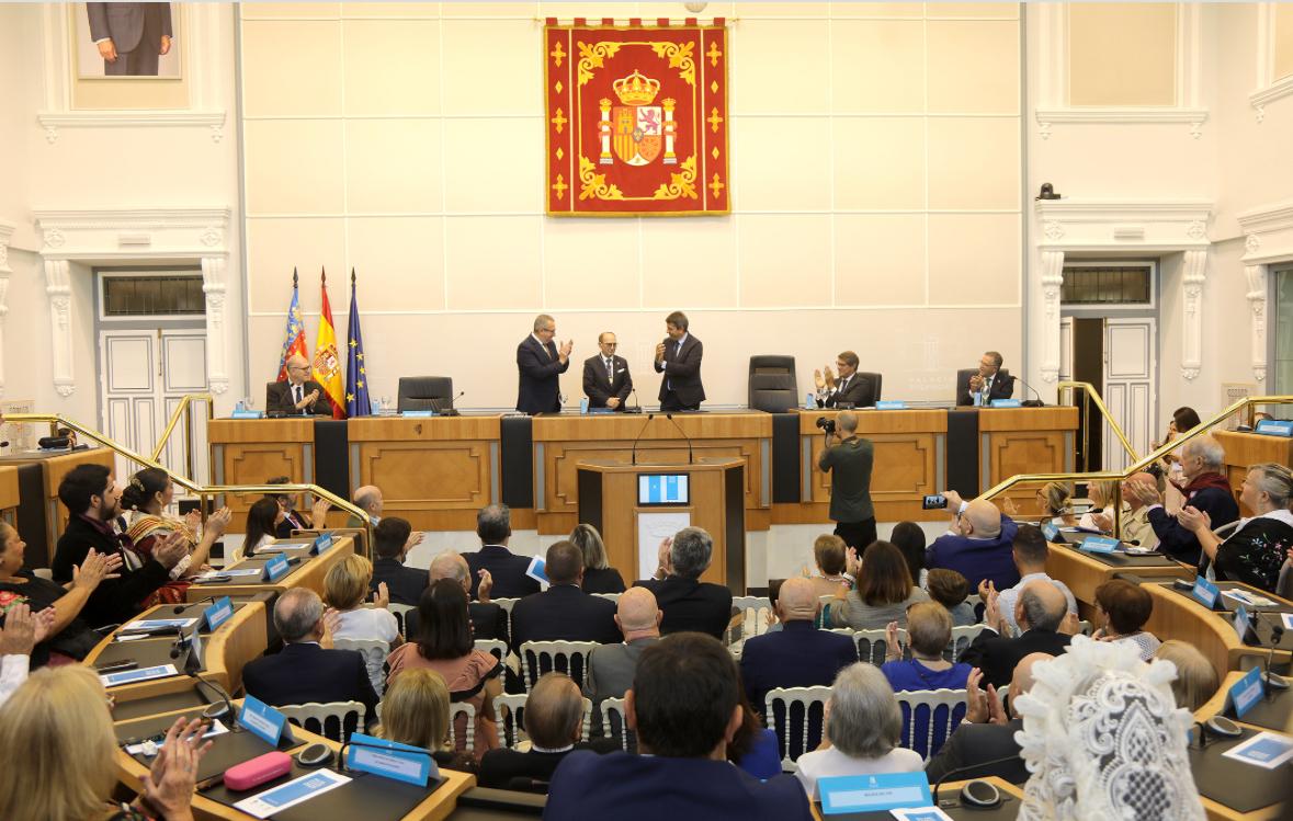 Nombramiento de Ángel Urbina como Alicantino de Adopción 2025