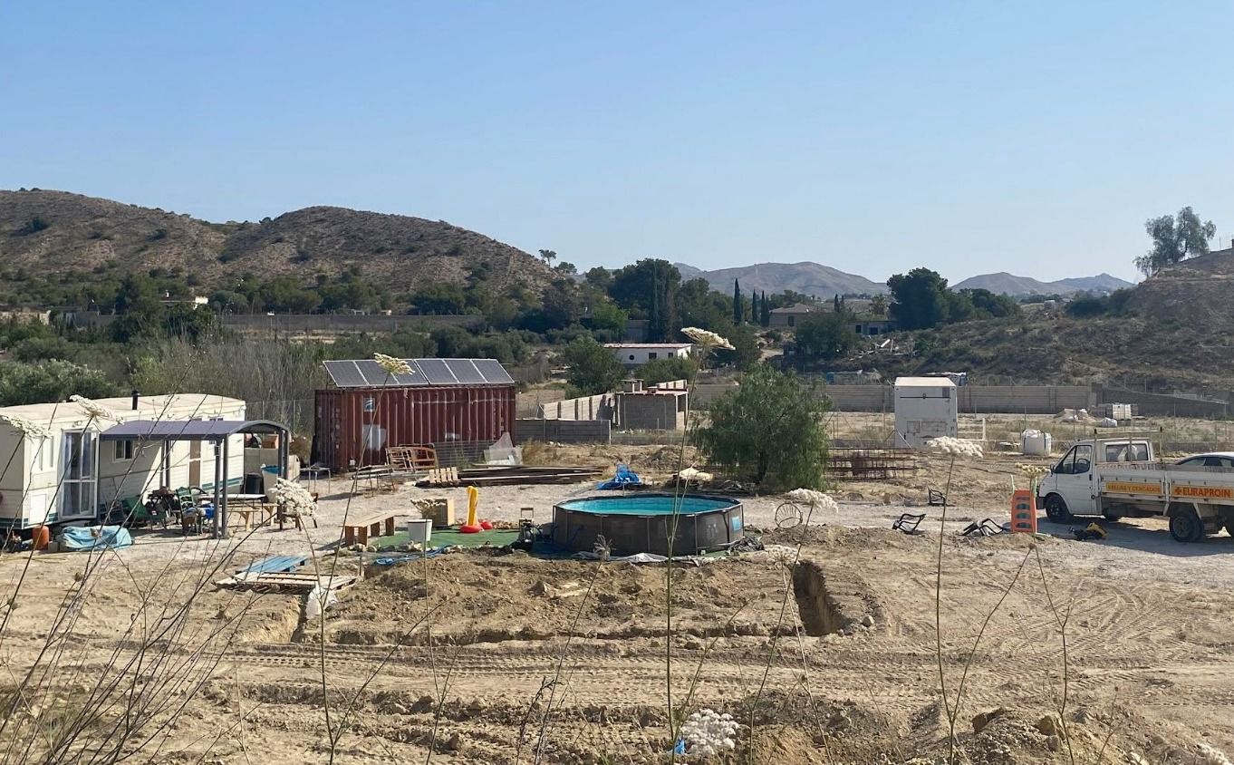 L'interior d'una parcel·la en una partida rural d'Alacant