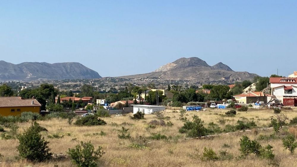 Vistes de les construccions que se troben en partides rurals d'Alacant Vistes de les construccions que se troben en partides rurals d'Alacant