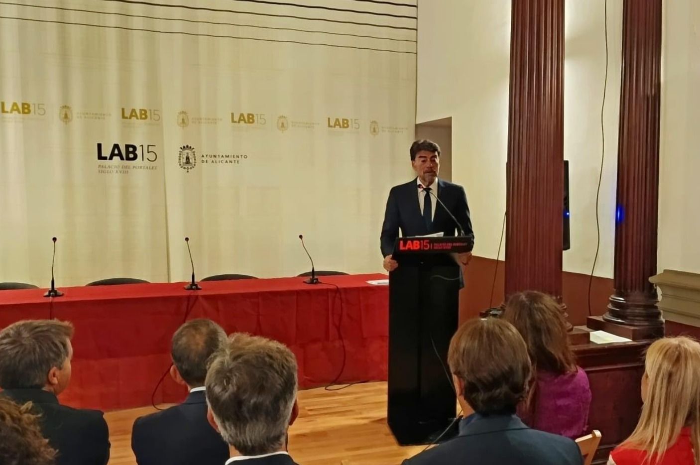Barcala interviene en el acto de la FEMP en Alicante