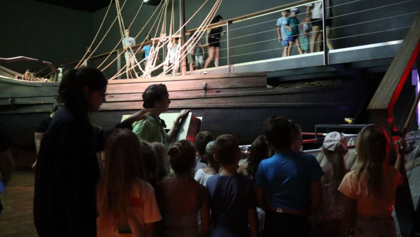 Público infantil visita la exposición permanente del MARQ