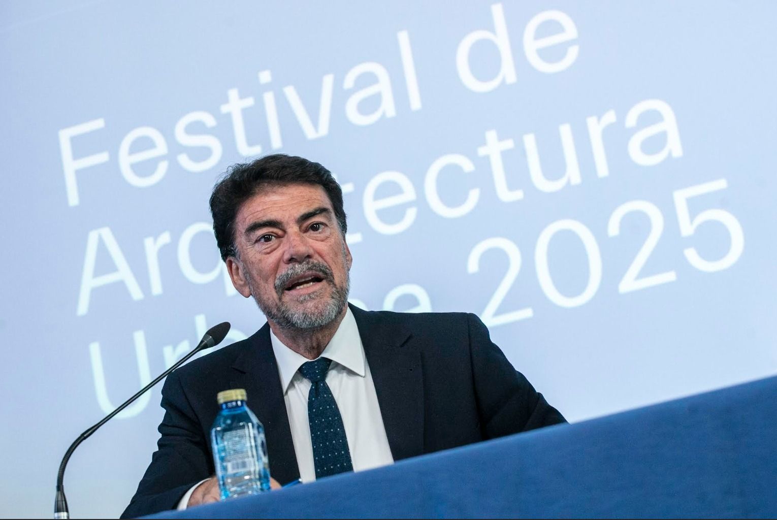 Luis Barcala interviene en una comparecencia pública