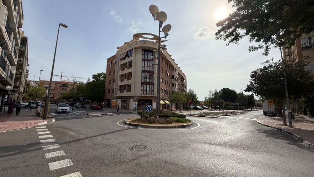 Rotonda de la calle Mayor en el acceso sur de San Vicente Rotonda de la calle Mayor en el acceso sur de San Vicente