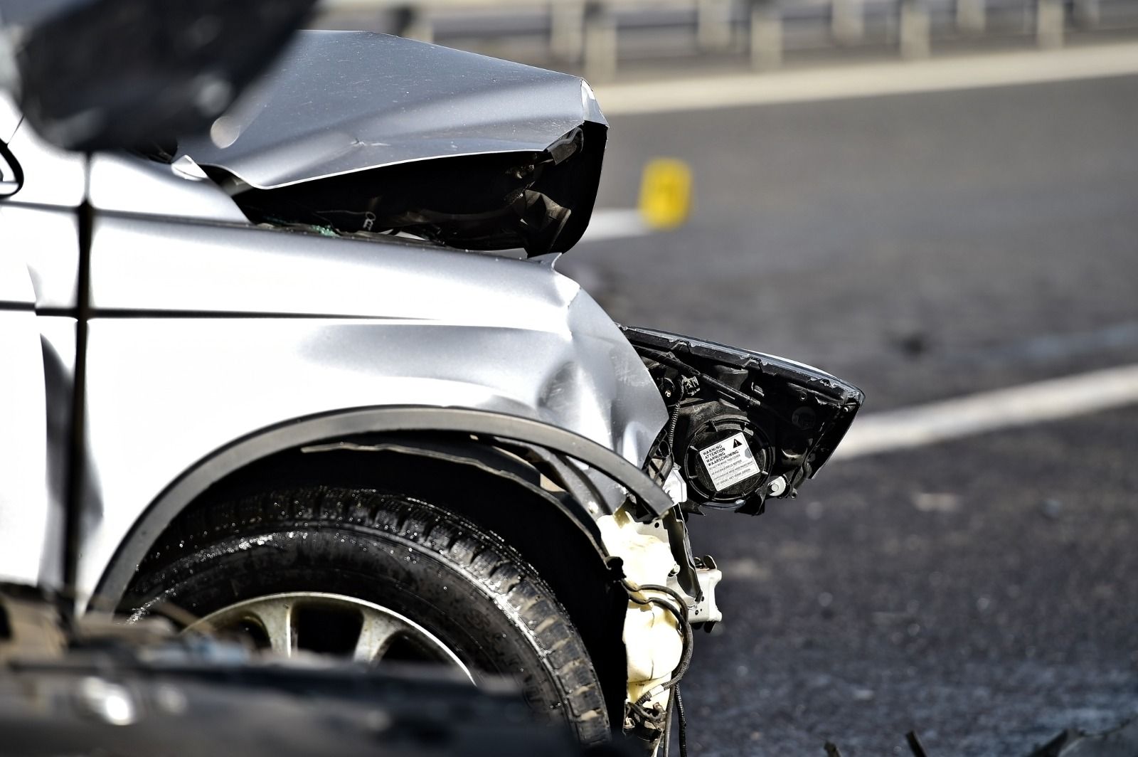La part frontal d'un cotxe destrossada durant un accident de trànsit