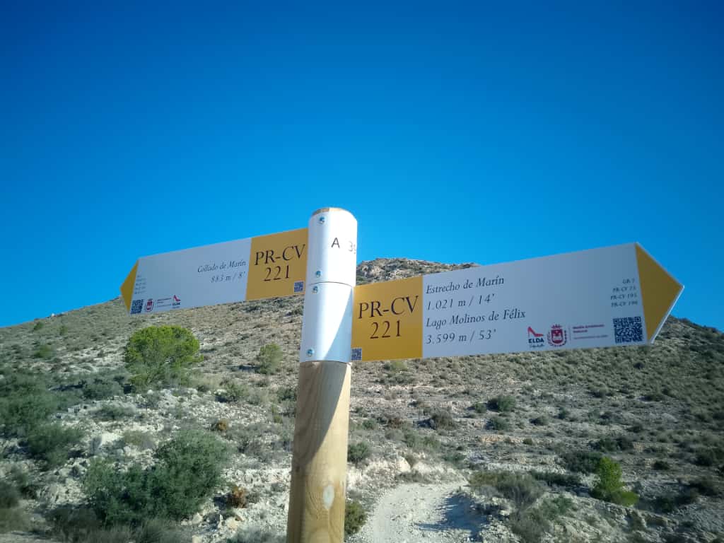Señales del sendero de Cámara en Elda