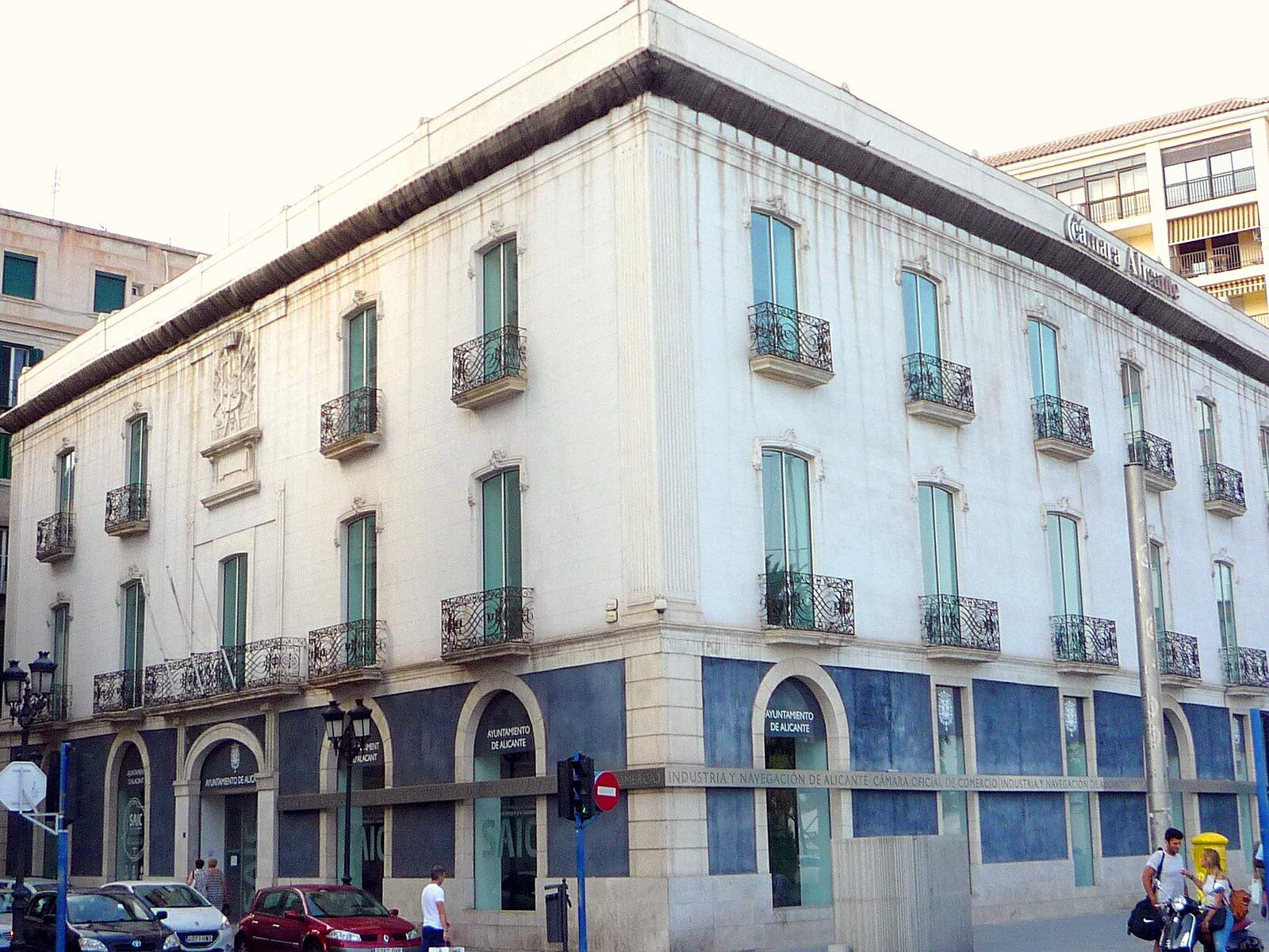 Fachada del antiguo hotel Palas de Alicante antes de su lavado de cara exterior en una imagen de archivo