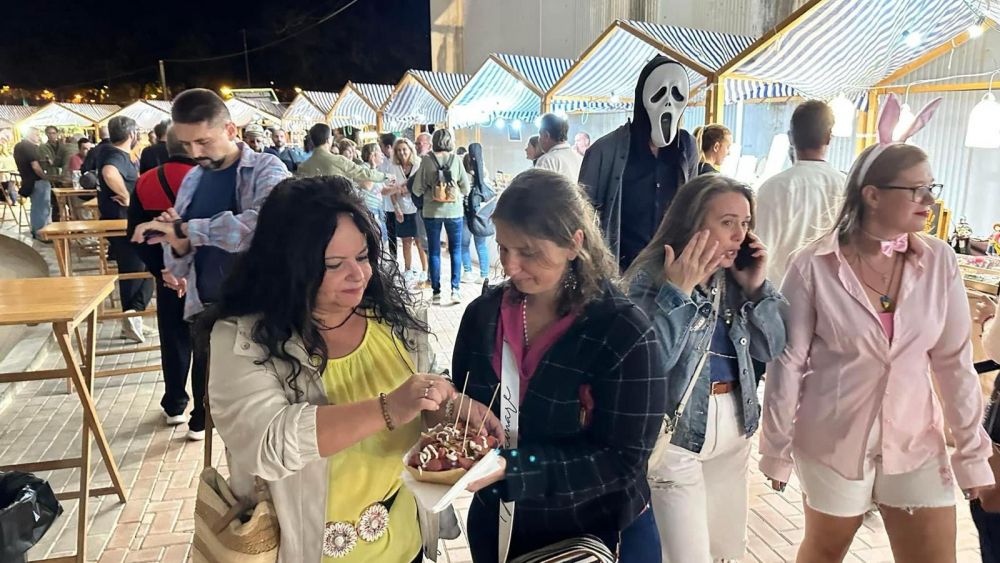 Mercat de disseny en la fira 'street food' del Campello per Halloween Mercat de disseny en la fira 'street food' del Campello per Halloween