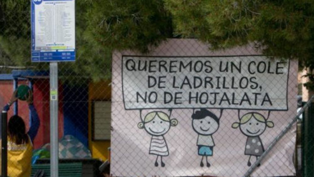 Cartell reivindicatiu en l'actual col·legi de la Canyada del Fenollar en Alacant