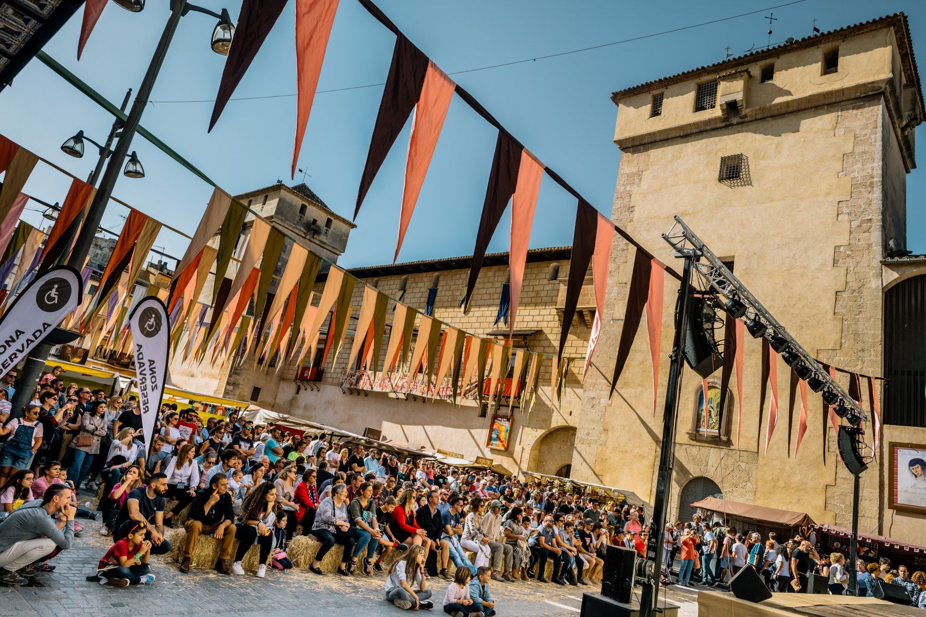 Escenario en la Fira de Tots Sants de Cocentaina