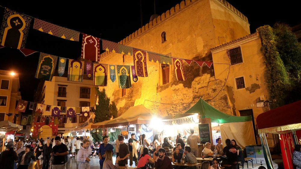 Mercado Medieval de Elche en la plaza Santa Isabel Mercado Medieval de Elche en la plaza Santa Isabel