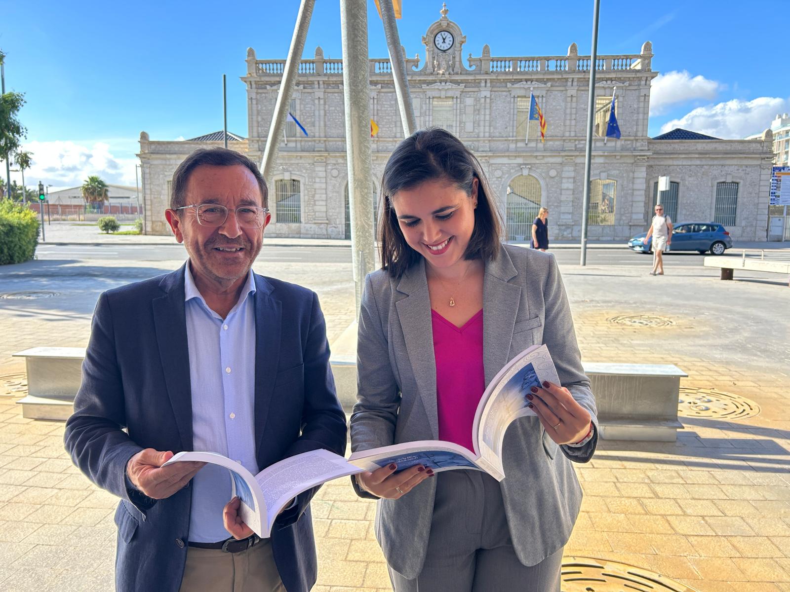 El director de Casa Mediterráneo y la concejala de Cultura El director de Casa Mediterráneo y la concejala de Cultura