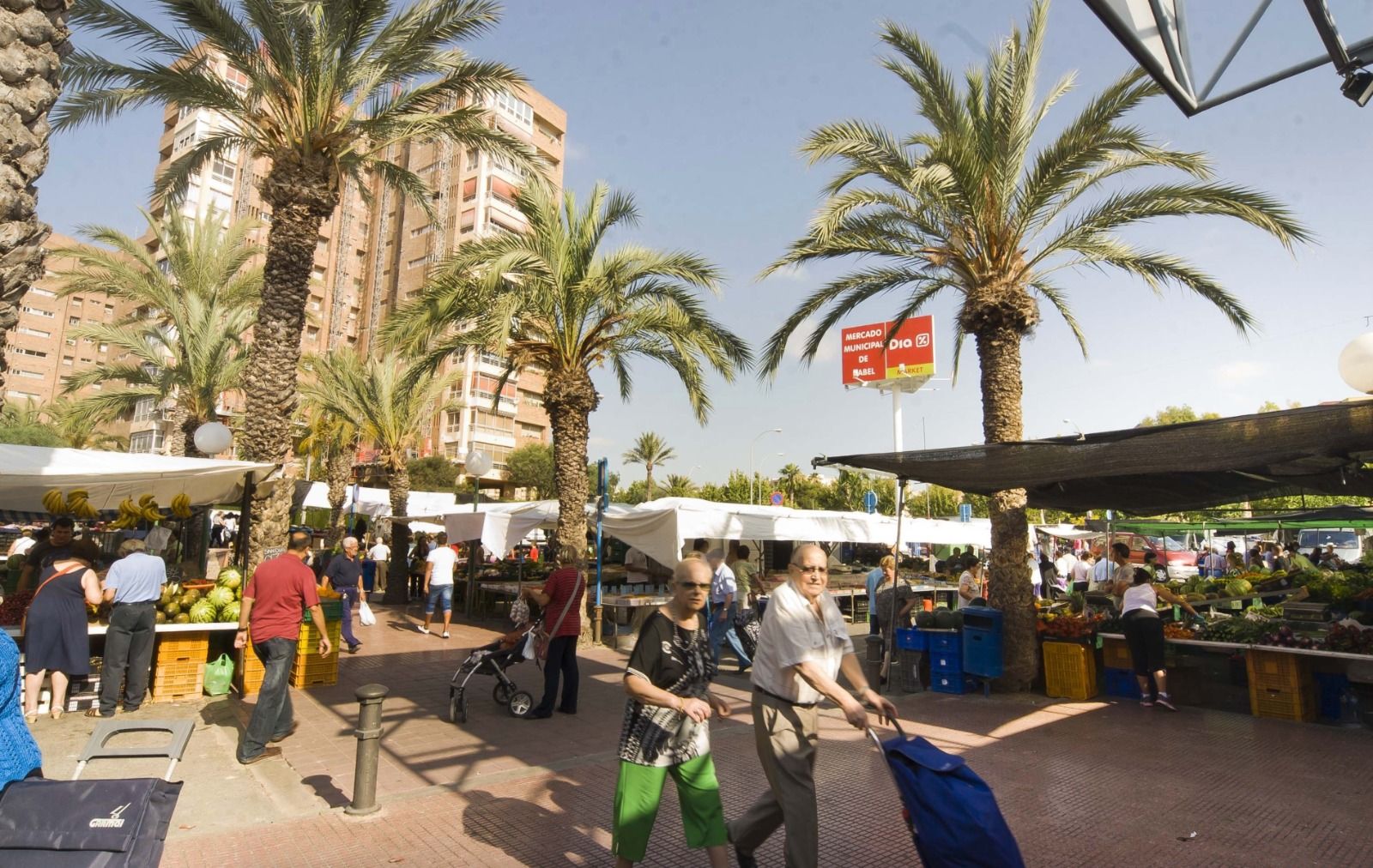 Llocs de venda en el mercat ambulant de Babel a Alacant