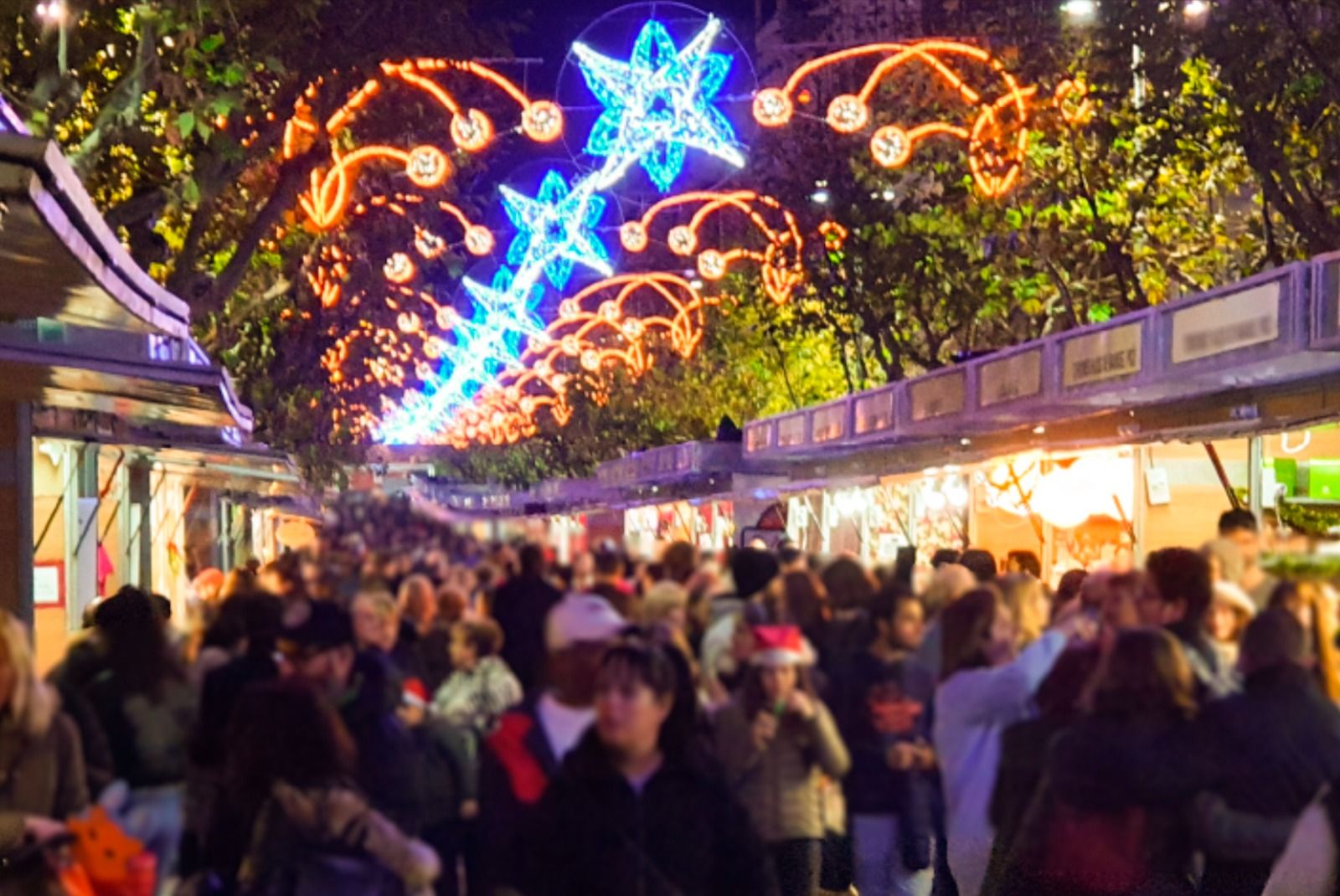 Puestos en la feria de Navidad de Xixona, la más grande de Alicante Puestos en la feria de Navidad de Xixona, la más grande de Alicante
