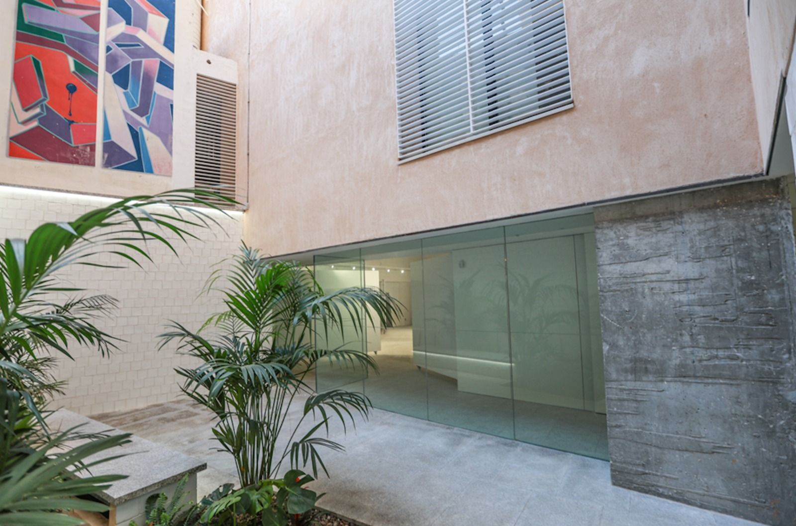 Pati interior del nou Centre 14 d'Alacant (Foto: Estudi Ortherm)