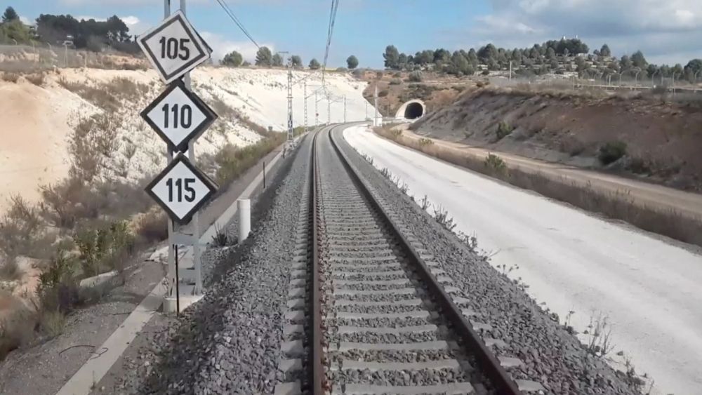 Traçat en tren entre Alacant i València a son pas per La Encina