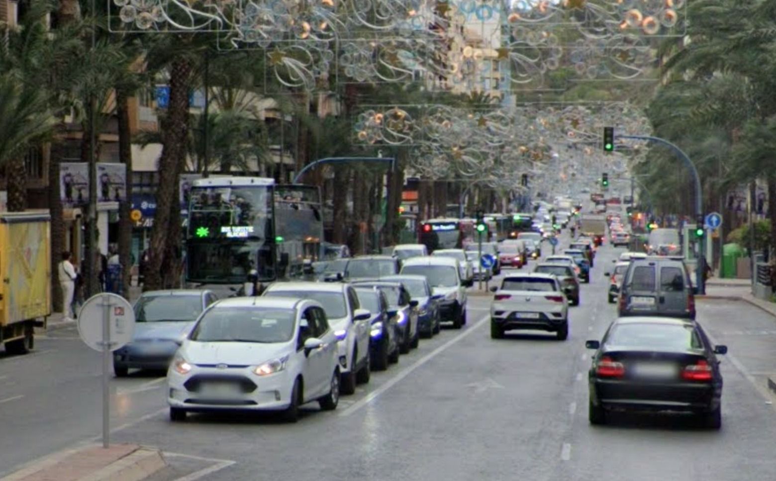 Tráfico en la avenida Alfonso X el Sabio de Alicante