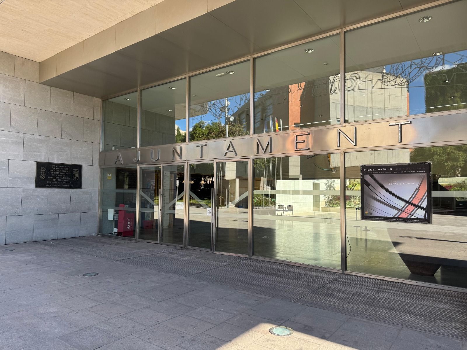 Entrada principal del Ayuntamiento de San Vicente del Raspeig