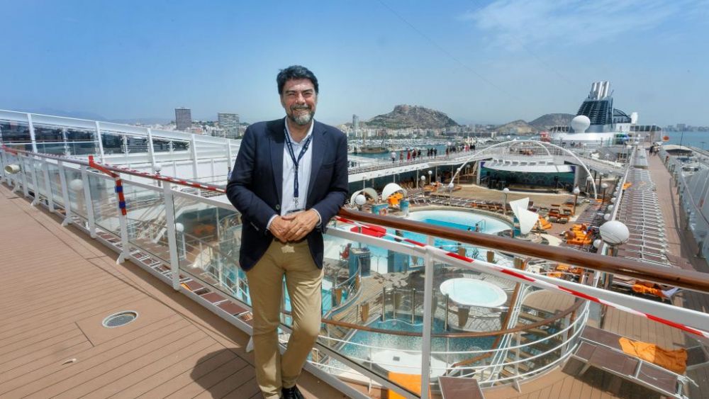 Luis Barcala en un creuer a Alacant Luis Barcala en un creuer a Alacant