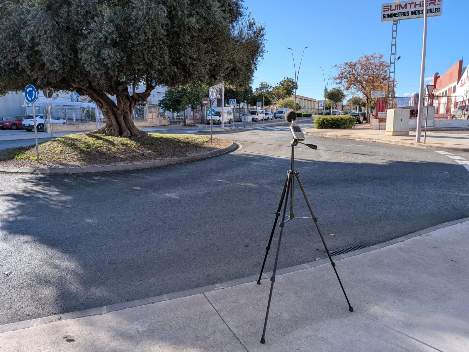 Mesurament acústic en una rotonda de la carretera d'Agost a Sant Vicent Mesurament acústic en una rotonda de la carretera d'Agost a Sant Vicent