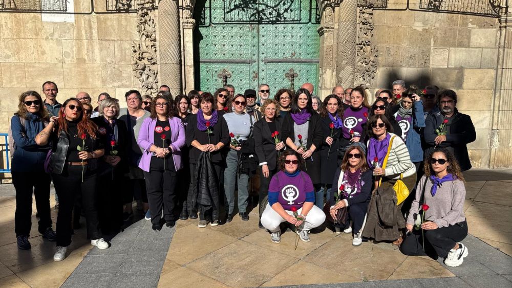 Concentració dels grups d'esquerra a l'Ajuntament d'Alacant