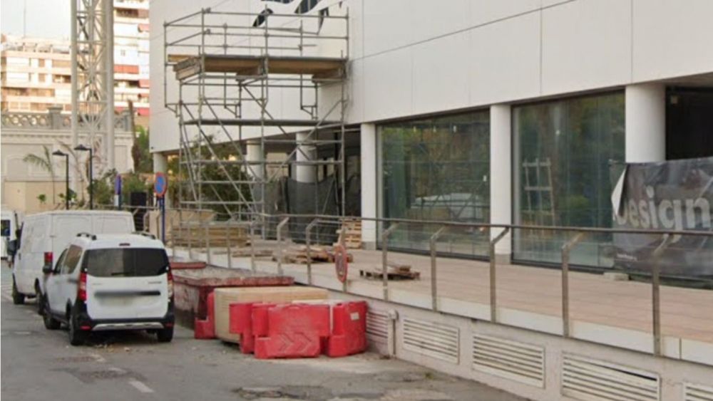 Zona de obras en el Panoramis de Alicante