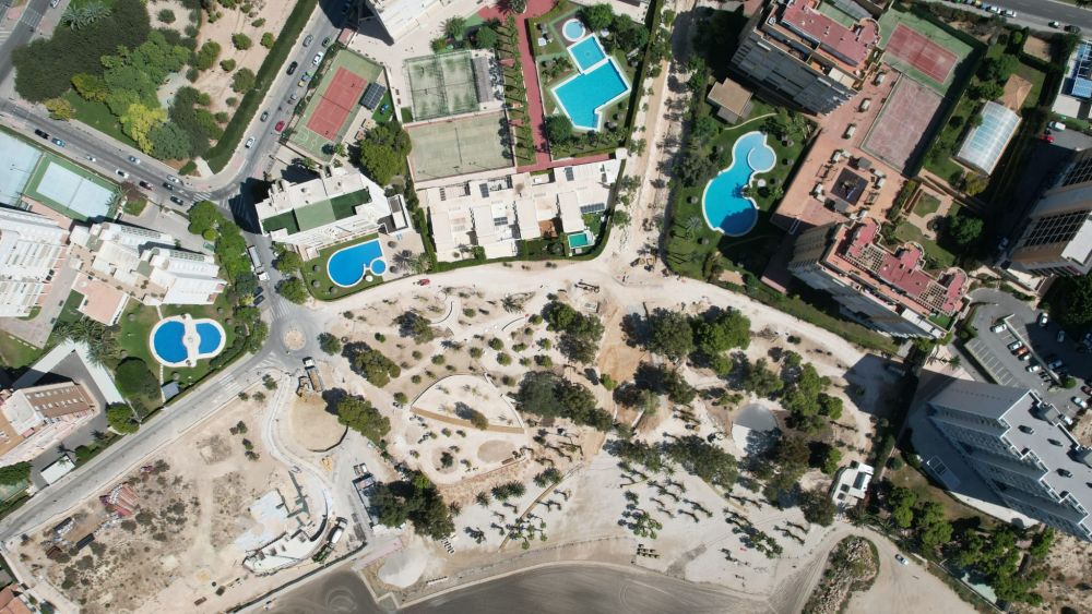 Imagen aérea de las obras en la playa de La Almadraba de Alicante Imagen aérea de las obras en la playa de La Almadraba de Alicante