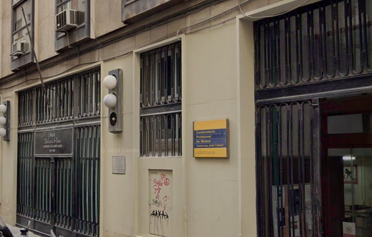 Fachada del conservatorio profesional de música en Alicante