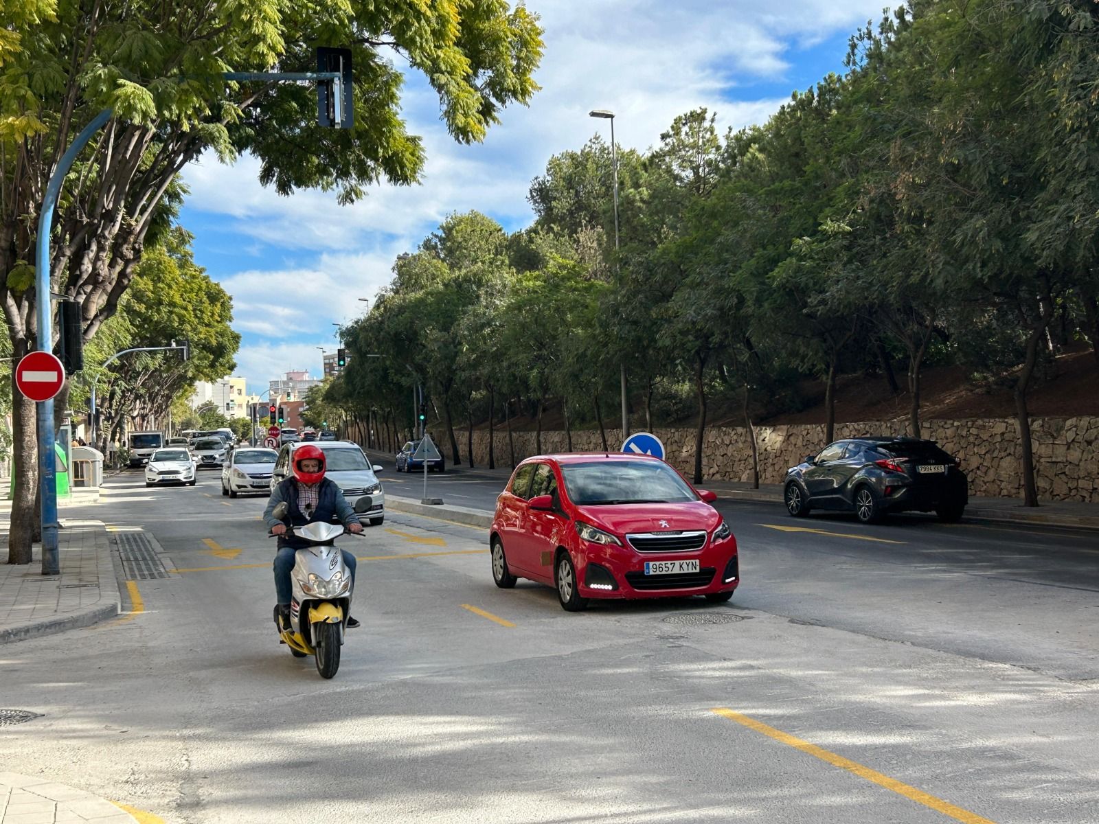 Obri al trànsit el carrer Vázquez de Mella d'Alacant