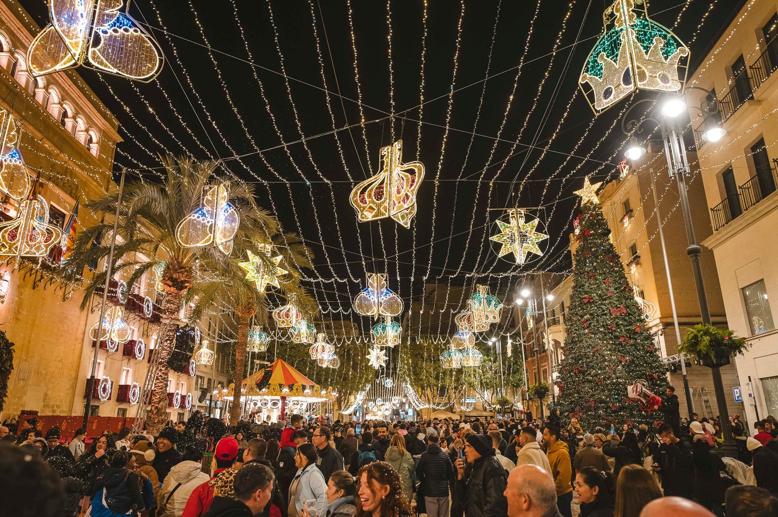Plaça de Baix d'Elx il·luminada per Nadal Plaça de Baix d'Elx il·luminada per Nadal