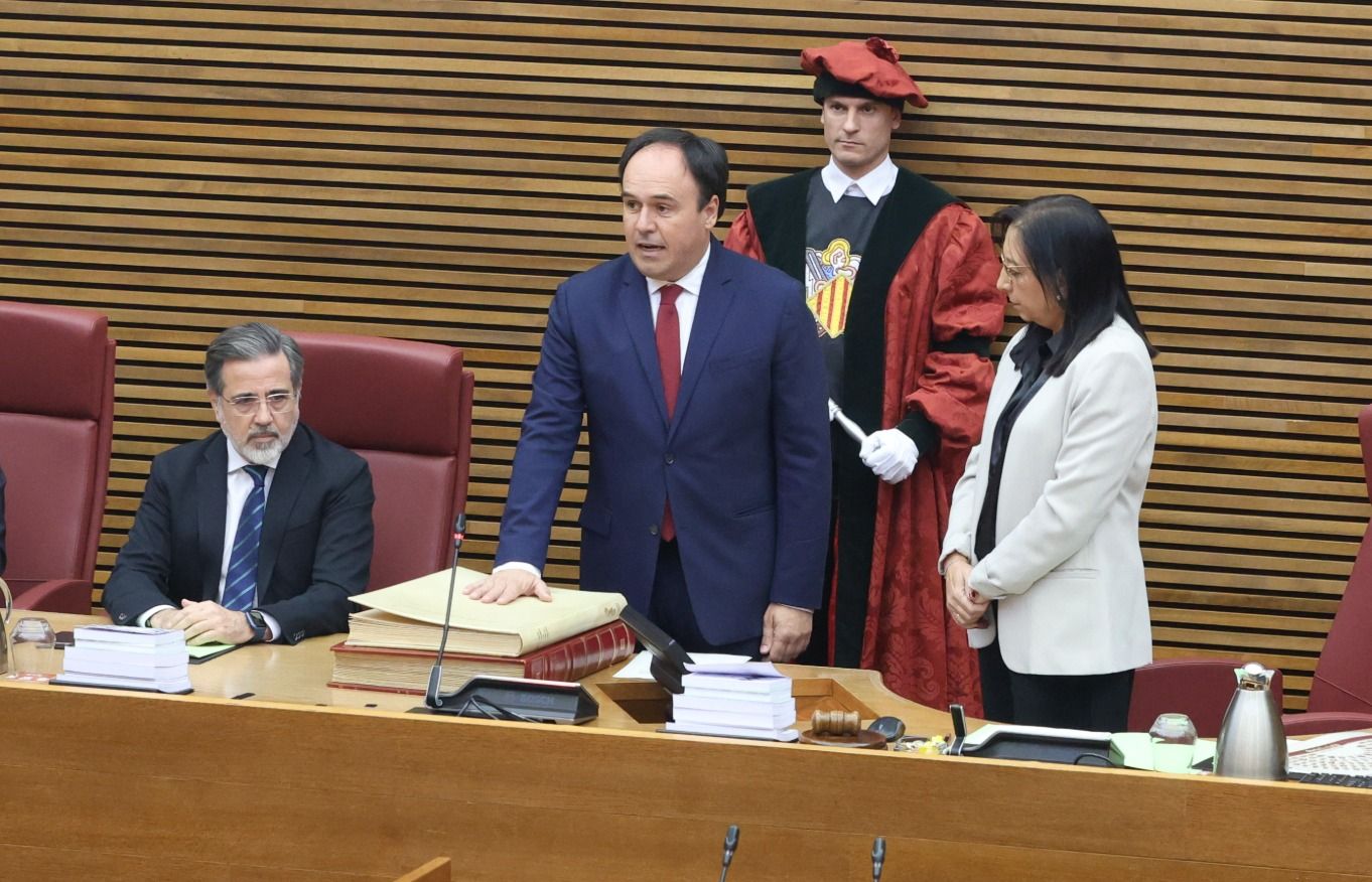 Juanfran Pérez Llorca pren possessió com a president de la Generalitat