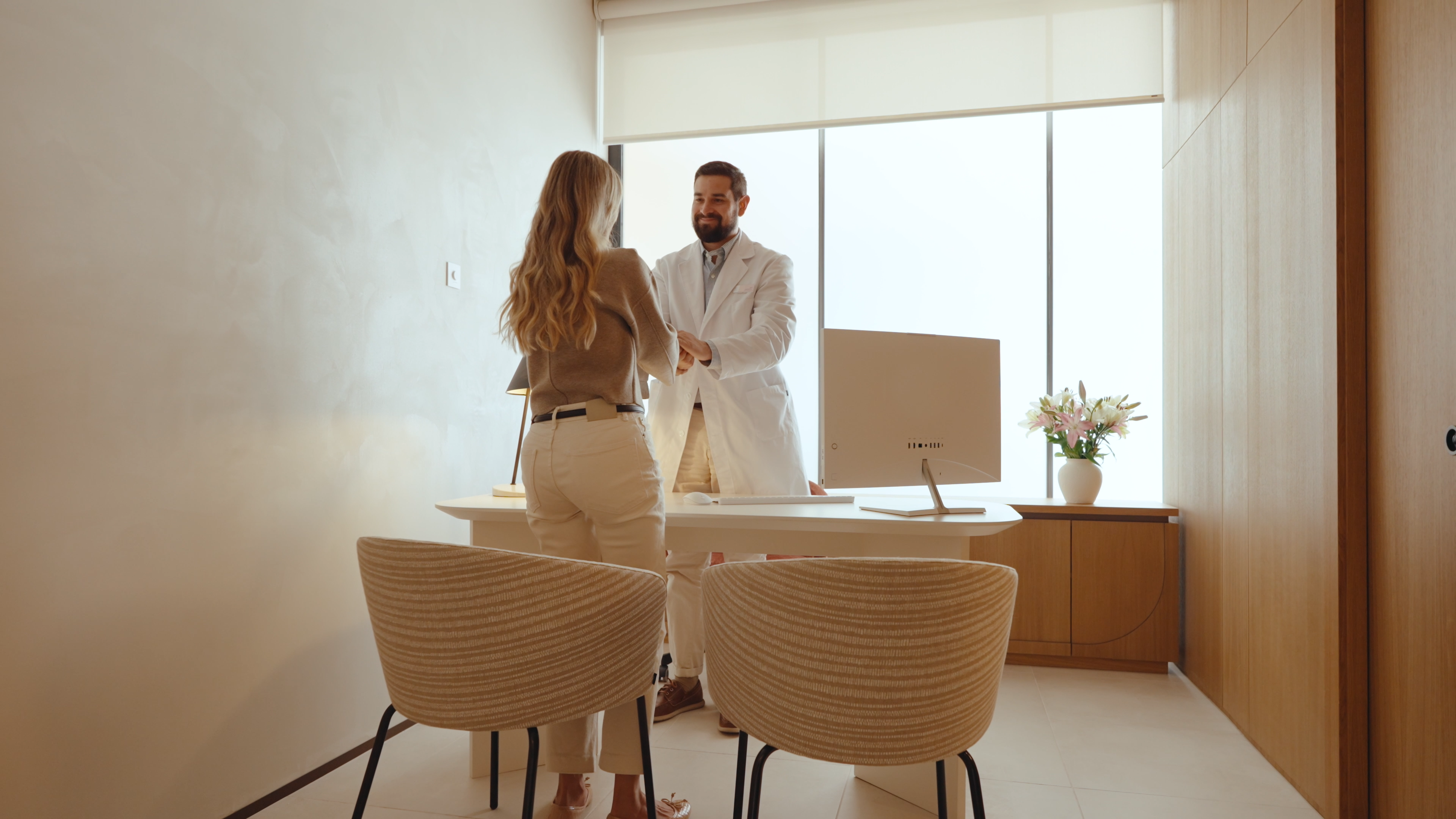 Dr Abraham Zavala en consulta