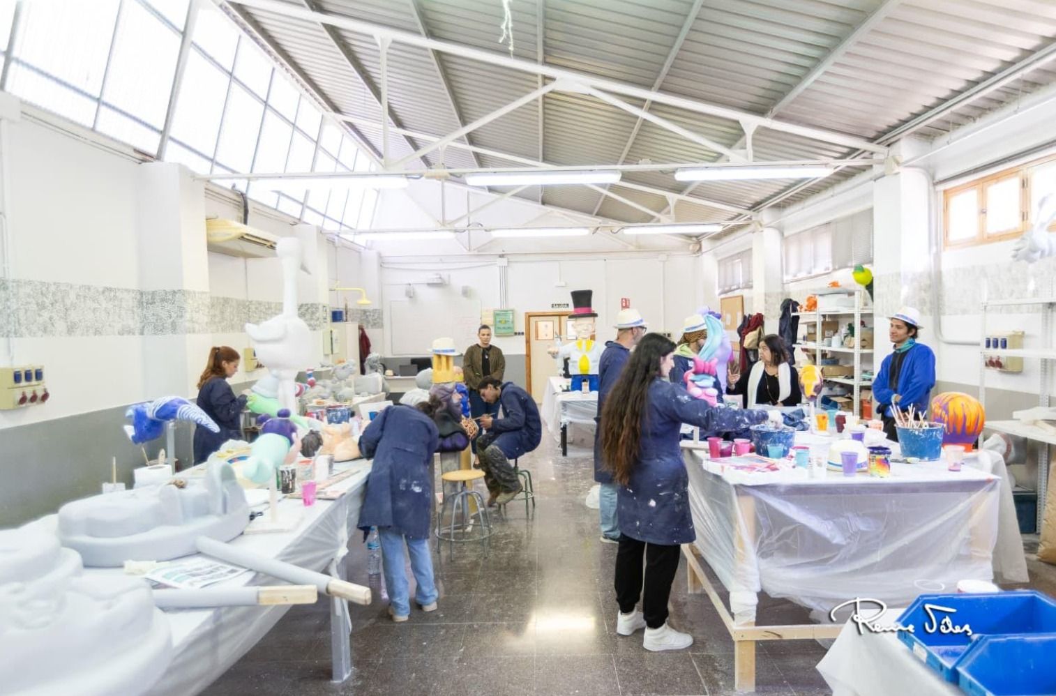 Curs de creació d'una foguera a Alacant (Foto: Reme Vélez) Curs de creació d'una foguera a Alacant (Foto: Reme Vélez)