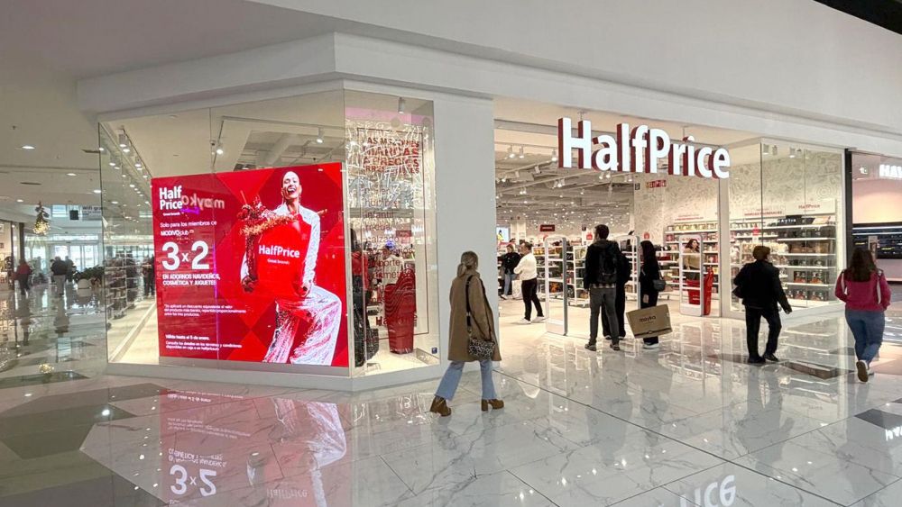 Entrada de la tenda Halfprice en el centre comercial L'Aljub Entrada de la tenda Halfprice en el centre comercial L'Aljub