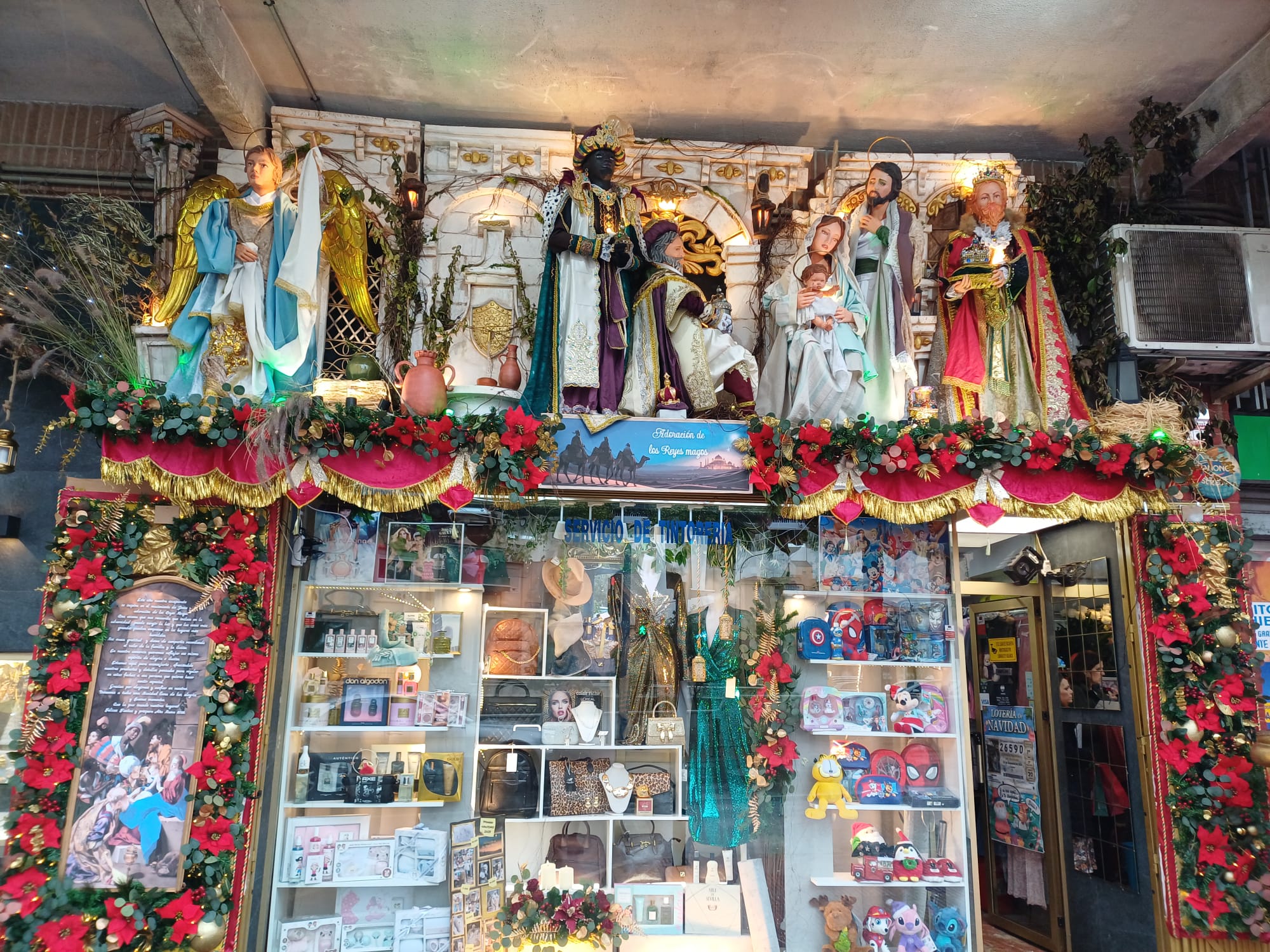 Escaparate premiado por el Ayuntamiento de Alicante Escaparate premiado por el Ayuntamiento de Alicante