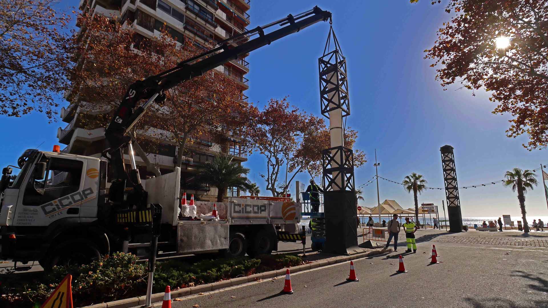 Treballs de rehabilitació de les columnes 'Andreas' de Benidorm